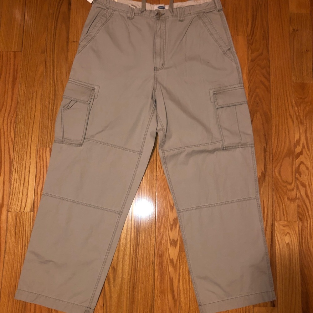 Old Navy Men’s cargo BNWT 38x32